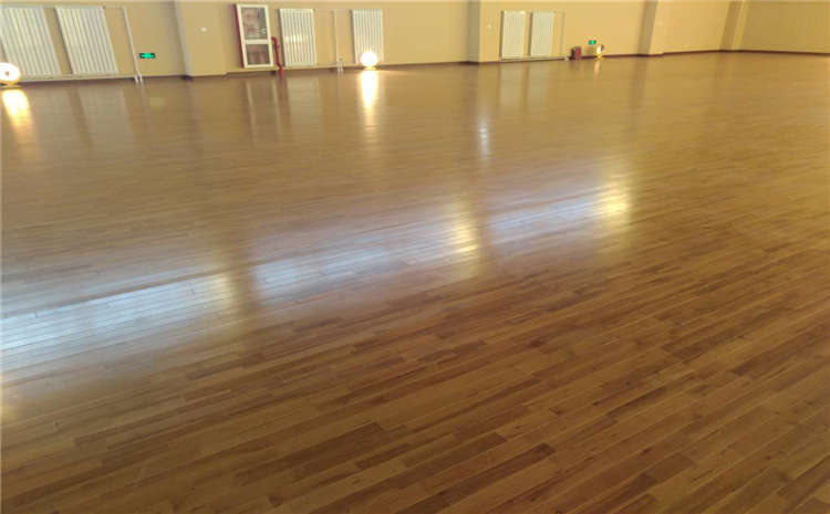 俄勒岡松籃球館木地板一般多少錢?