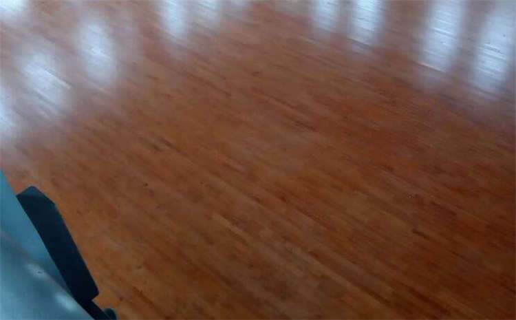 籃球運動木地板松木怎么保養?